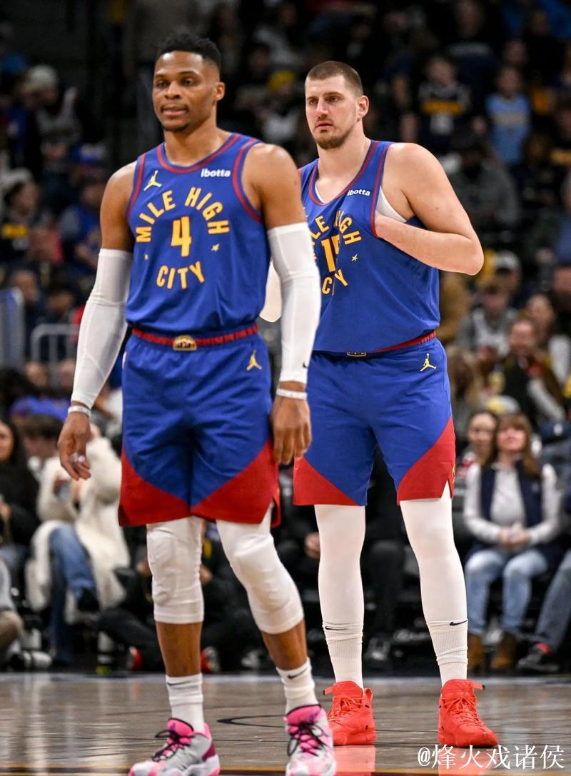 约基奇与威少双双三双，掘金狂胜篮网，雄鹿惊险击败魔术